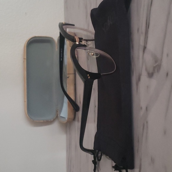 Glasses - Picture 5 of 9